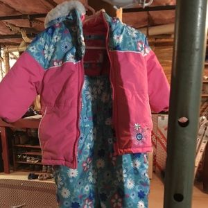 girls snow gear